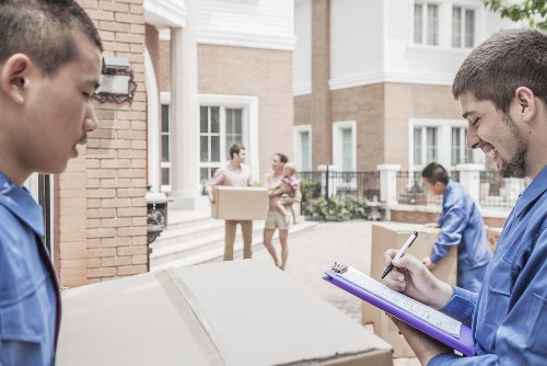 Removalists planning a Docklands apartment move with lift access