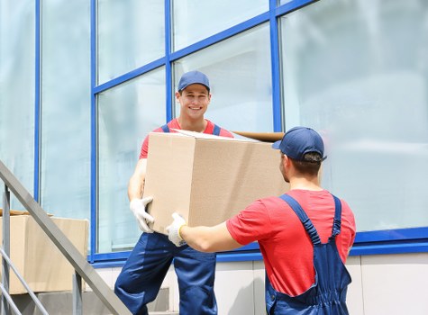 Careful packing and transport of household items for urgent moving